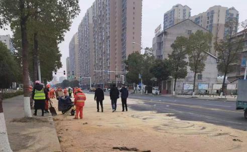 澧縣生態(tài)環(huán)境分局等部門應急處置一起變壓器礦物油泄露突發(fā)事件