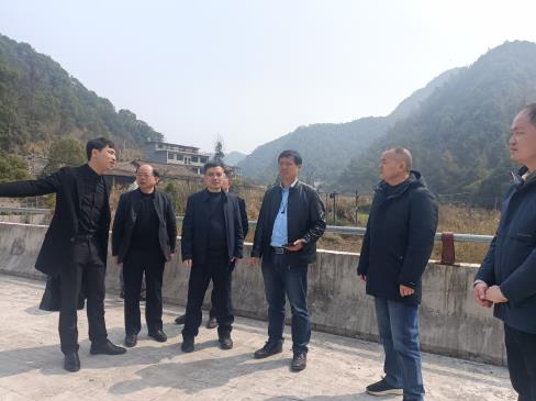 萍鄉市上栗生態環境局王國慶副總工在上栗縣開展土壤污染防治技術幫扶調研