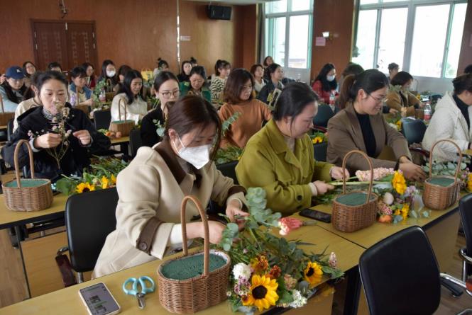 九江市生態環境局開展“學習貫徹二十大 巾幗建功展芳華 ”三八婦女節活動