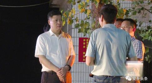 安鄉(xiāng)縣委書記王先波夜間督導鄉(xiāng)鎮(zhèn)秸稈禁燒工作